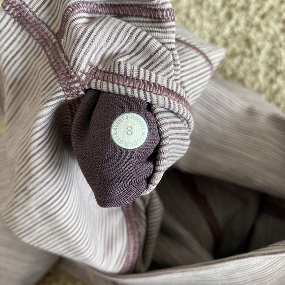 LULULEMON Wunder Under High Rise Tight 28" Luxtreme Purple Striped Sz 8 - Picture 9 of 11